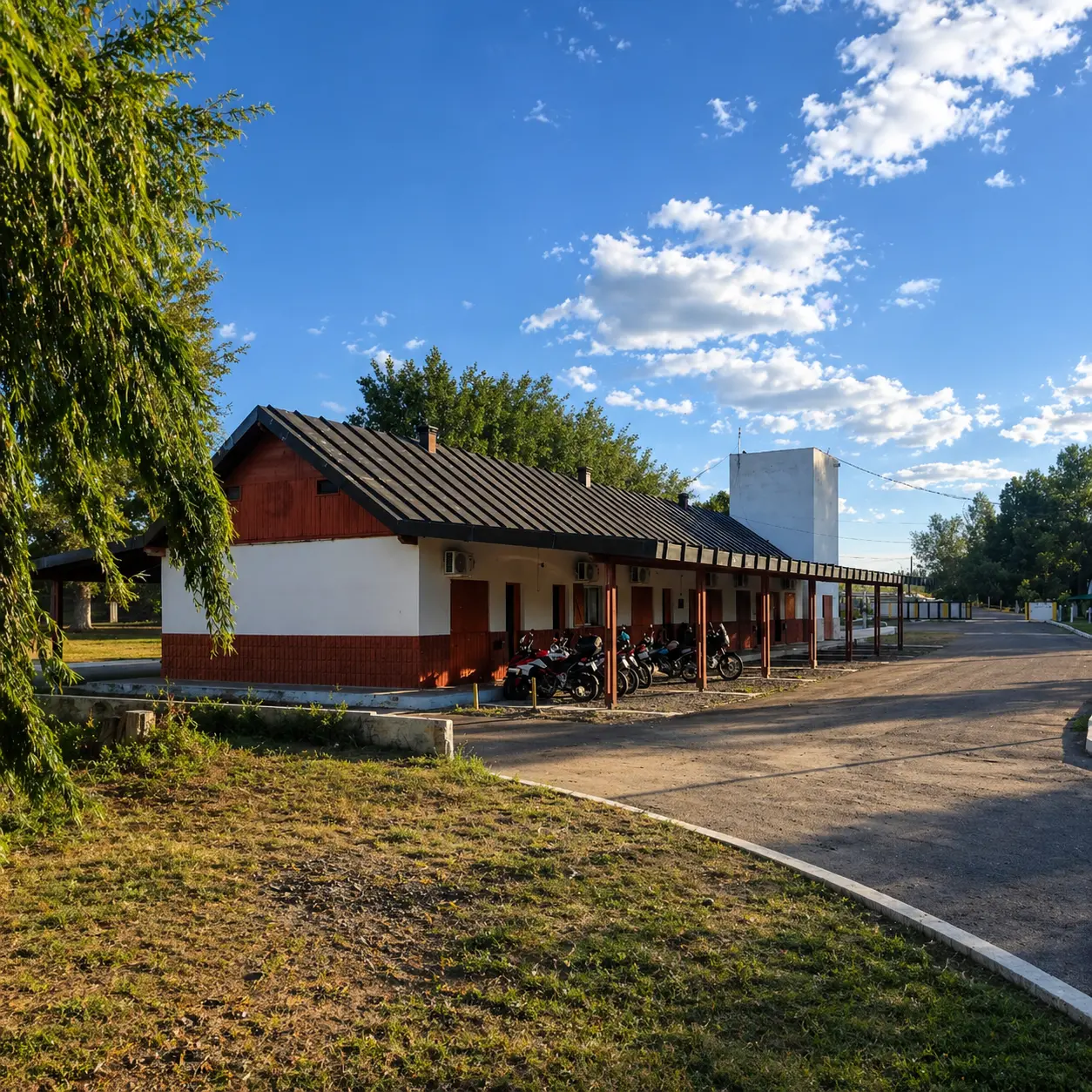 Cocheras cubiertas del Motel ACA